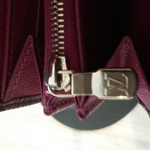 LOUIS VUITTON Epi Long Wallet, Plum EUC - Picture 6 of 13